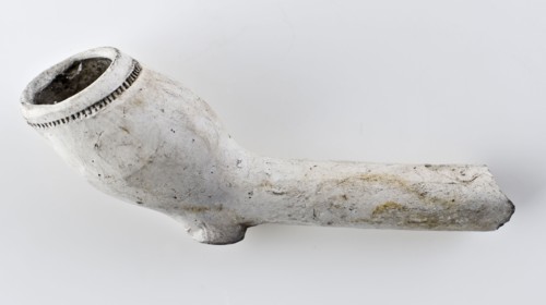 Clay pipe, marked with stem decorated with fleur de lis stamps, clay pipe smoking equipment smoke floor pottery ceramics pottery