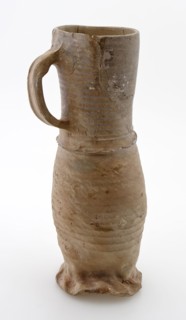 Stoneware jug, wide bandoor, on squeeze foot, jug soil found ceramic stoneware, hand-turned baked stoneware can be wide band ear