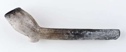 Clay pipe, marked with stem decorated with fleur de lis stamps, clay pipe smoking equipment smoke floor pottery ceramic pottery