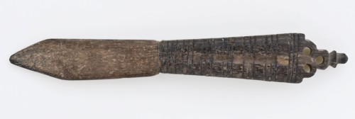 Legs cut from one piece in the style of Jan de Brij, knife cutlery soil find bone, archeology Rotterdam Kralingen-Crooswijk
