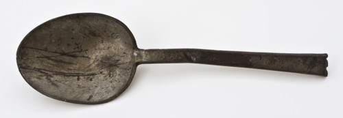 Johan de Clercq (?), Pewter spoon with oval bowl, flat handle and two notches in end, marked, spoon cutlery soil find tin metal