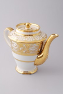 White teapot with gold-colored bands and flower, acorn and leaf decoration, teapot tableware holder coffee service tea set