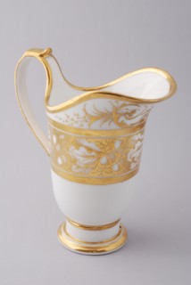 White milk jug with gold-colored edges and flower, acorn and leaf decoration, milk jug creamer crockery holder coffee service