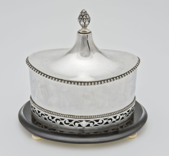 Silversmith: Cornelis Knuijsting, Silver oval tobacco jar with lid, on wooden stand, tobacco pot pot holder metal silver wood