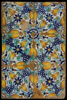 Tile field, six ornament tiles, central decor without frame, orange, yellow, green and blue on white, rosette with inwardly