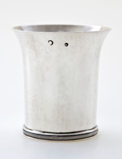 Silversmith: Jean George Grebe, Silver children's cup, cup holder silver, Cup-shaped smooth model narrow cable edge between