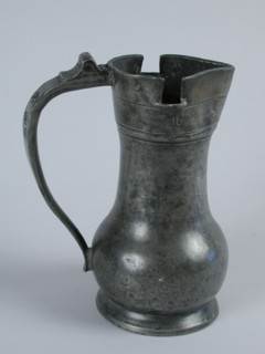 Tinsmith: Dirck Jansz. Messchaert I, Pewter measuring jug, measuring jug measuring instrument tin, and K (keurtin) measure metal