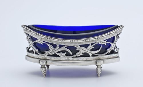 Silversmith: Johannes Jansen, Salt container: silver holder with blue glass tray, salt barrel tableware holder silver glass