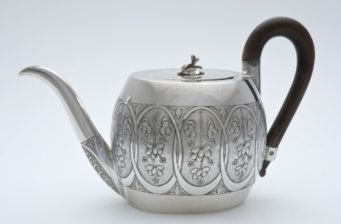 Silver oval teapot with wooden handle, teapot crockery holder silver wood, hammered pounded Body spout wooden handle lid knob 18