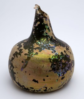 Bulbous bottle, cat's head, bottle bottle wine bottle stock bottle bottle holder soil find glass, free blown and shaped glass