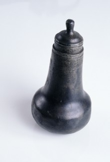 Tinsmith: Dirck Jansz Messchaert II of Dirck Jansz Messchaert I, Pewter feeding bottle, feeding bottle utensils equipment ground