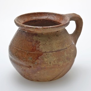Pottery room comfort on curved floor with upright sausage ear and groove over the shoulder, pot holder sanitary soil find