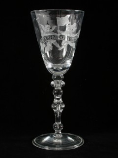 Chalice with engraved with The East = Indian Company and VOCR, wine glass drinking glass drinking utensils tableware holder