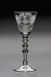 Wedding glass, engraved with wedding symbols and family arms, Montauban-van Swijndrecht and IN DEN REALLY AGREED DEN 12 December