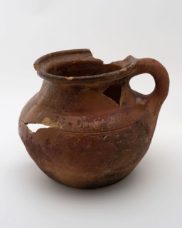 Pottery room comfort on curved floor, conical neck, rim with lid slot, pot holder sanitary earthenware ceramics earthenware