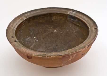 Pottery comes on stand ring, girth under the edge, two holes in the edge, bowl baking utensils earthenware ceramics earthenware