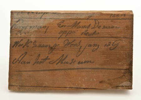 Short shelf with pencil notes from the Schielandshuis, Rotterdam, artifact wood, sawn planed Short part floor part from the