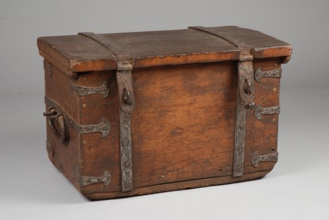 Oak box, coffin cupboard furniture furniture interior design wood oak wood, approx. 22 kg Oak chest with on the outside band