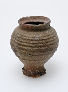 Stoneware cup on small foot, brown, proto stoneware, cup drinking utensils tableware holder soil find ceramic stoneware clay