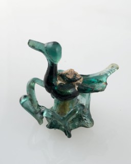 Fragment handle of lid drinking glass in the form of duck on nest, lid closure drinking glass drinking utensils tableware holder