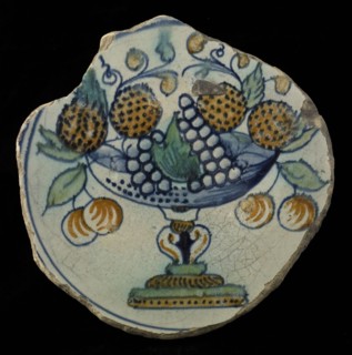 Soul fragment majolica dish with polychrome fruit bowl, dish plate crockery holder soil find ceramic earthenware glaze tin glaze