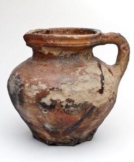 Pottery cooker or water jug on stand fins, cuff around the neck, pouring lip, cooking jug water jug crockery holder soil find
