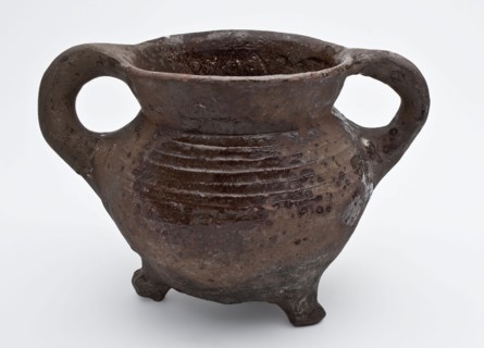 Pottery grape on three legs, rings on the shoulder, two ears, grape cooking pot crockery holder kitchen utensils earthenware