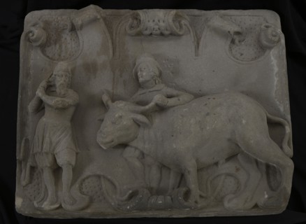 Facade stone of the meat hall, cartouche with two men and ox, facing brick sculpture sculpture building component sandstone