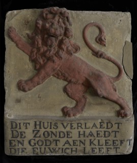 Facade stone with red climbing lion and saying this house is ..., facing stone sculpture sculpture building component sandstone