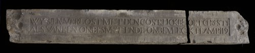 Rectangular capstone of gate of St. Agnietenklooster with text wy sien redeemed ..., stone gate building unit stone stone