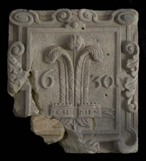 Facade stone with three Jerusalem springs, text 1630 in cartouche, facing brick sculpture sculpture building component sandstone