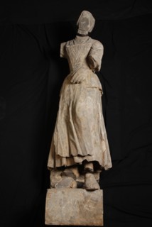 Johannis de Graef, Sculpture main entrance Burgerweeshuis, orphan girl, facade sculpture sculpture material building component