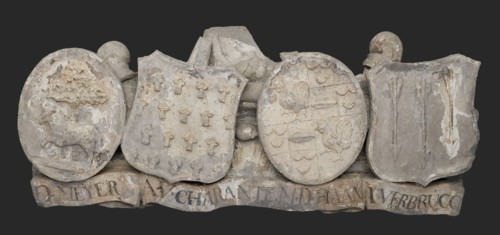 Johannis de Graef, Four coats of arms with ribbon, top of relief main entrance west side Reformed Burgerweeshuis, facing stone