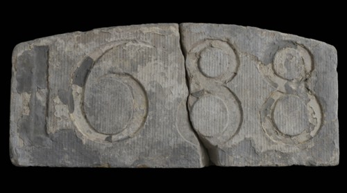 Year stone 1688, facing brick building component sandstone stone, minced Rotterdam Stadsdriehoek? City center? Spui? Sint