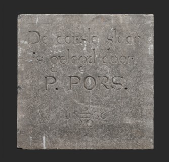 Facade stone with text The first stone ... Pors ... 1836, facing brick first stone building part stone, minced Square flat frame