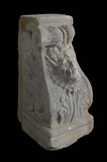 Basement with saterkop and leaf motifs, basement ornament building component sandstone stone, sculpted Inverted baluster-shaped