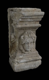 Basement with female head, basement ornament building component sandstone stone, sculpted Rectangular basement with woman's head