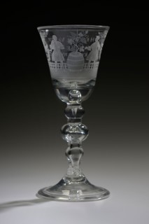 Chalice, engraved with representation and Het Wel Varen van de Wijn Kooperij, wine glass drinking glass drinking utensils