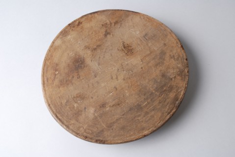 Wooden sign or teljoor, plate crockery holder soil find oak? wood, oval) sawn turned Flat wooden board or teljoor Probably oak