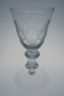Large goblet engraved with crowned city coat of arms Rotterdam, goblet drinking glass drinking utensils tableware holder glass