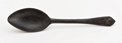 Spoon with oval pointed bowl and straight handle with pointed end, teaspoon table spoon equipment ground find tin metal, cast