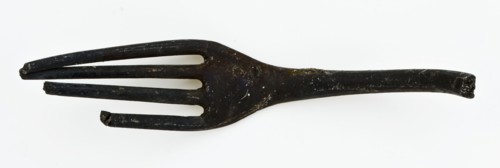 Fork with four teeth and flattened hexagonal handle, fork cutlery soil find tin? metal, current form) archeology Rotterdam