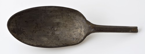 Spoon with elongated, oval bowl and hexagonal handle, spoon cutlery soil find tin metal, Oblong oval box rat tail and double rib