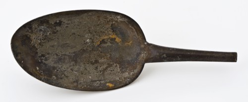 Spoon with elongated, oval bowl and hexagonal handle, spoon cutlery soil find tin metal, cast Oval tray double-faced hexagonal