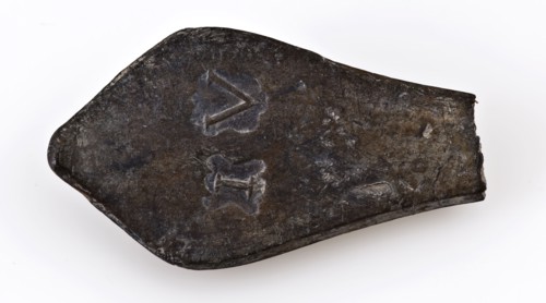 Jan Boogaart sr., Pointed stem end of tin spoon with tin mark and initials, spoon cutlery soil find tin metal, cast Pointed end
