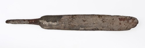 Spatula shaped blade with narrowed sting, blade knife cutlery ground find iron metal, archeology Rotterdam rail tunnel cutting