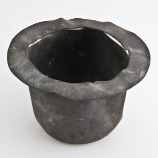Pewter pot, cylindrical, with outstanding edge, pot holder sanitary floor stock tin metal, molded Cylindrical shape