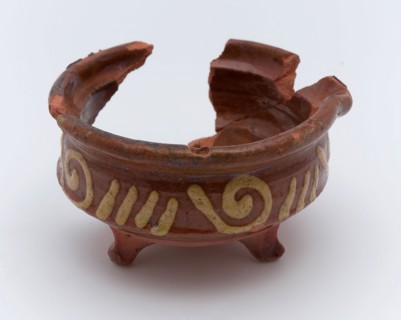 Earthenware cooking pot, decorated with yellow garlands and stripes in yellow, on three legs, cooking pot crockery holder