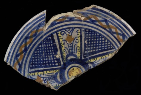 Fragment majolica dish, yellow, orange and blue on white, cross shape with shaded areas in between, dish plate crockery holder