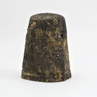 Copper pressed thimble, thimble sewing kit soil find copper metal h 2,5, pressed Copper pressed thimble with patched flat top